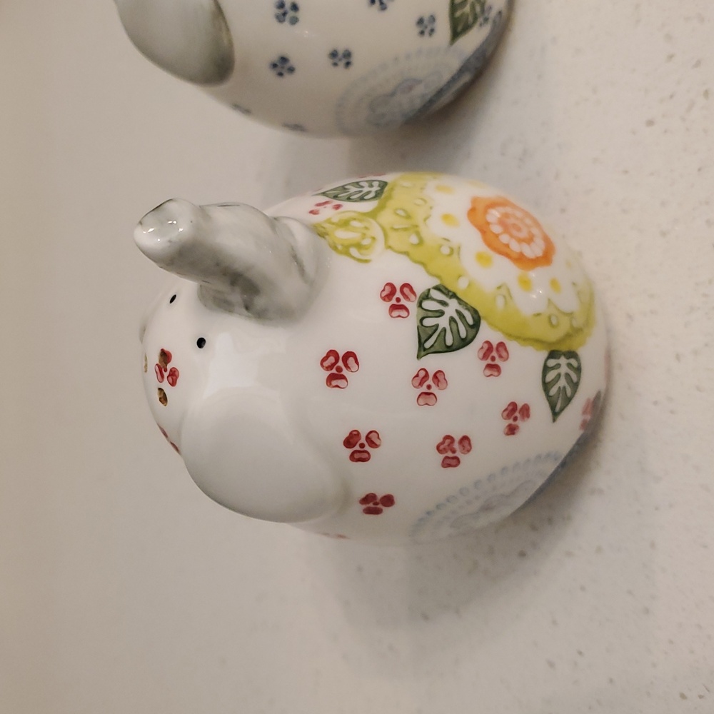 Pier 1 Elephant Salt and Pepper Shakers - Picture 2 of 7